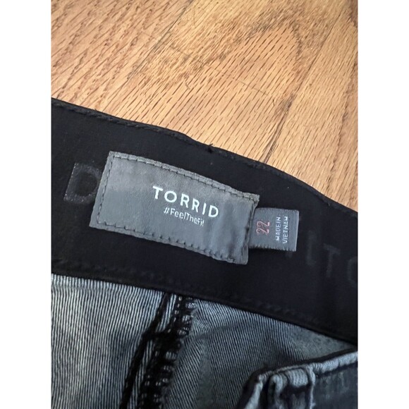 TORRID feel The Fit Black Stretch Distressed Ripped Jeans 22 - Picture 3 of 7